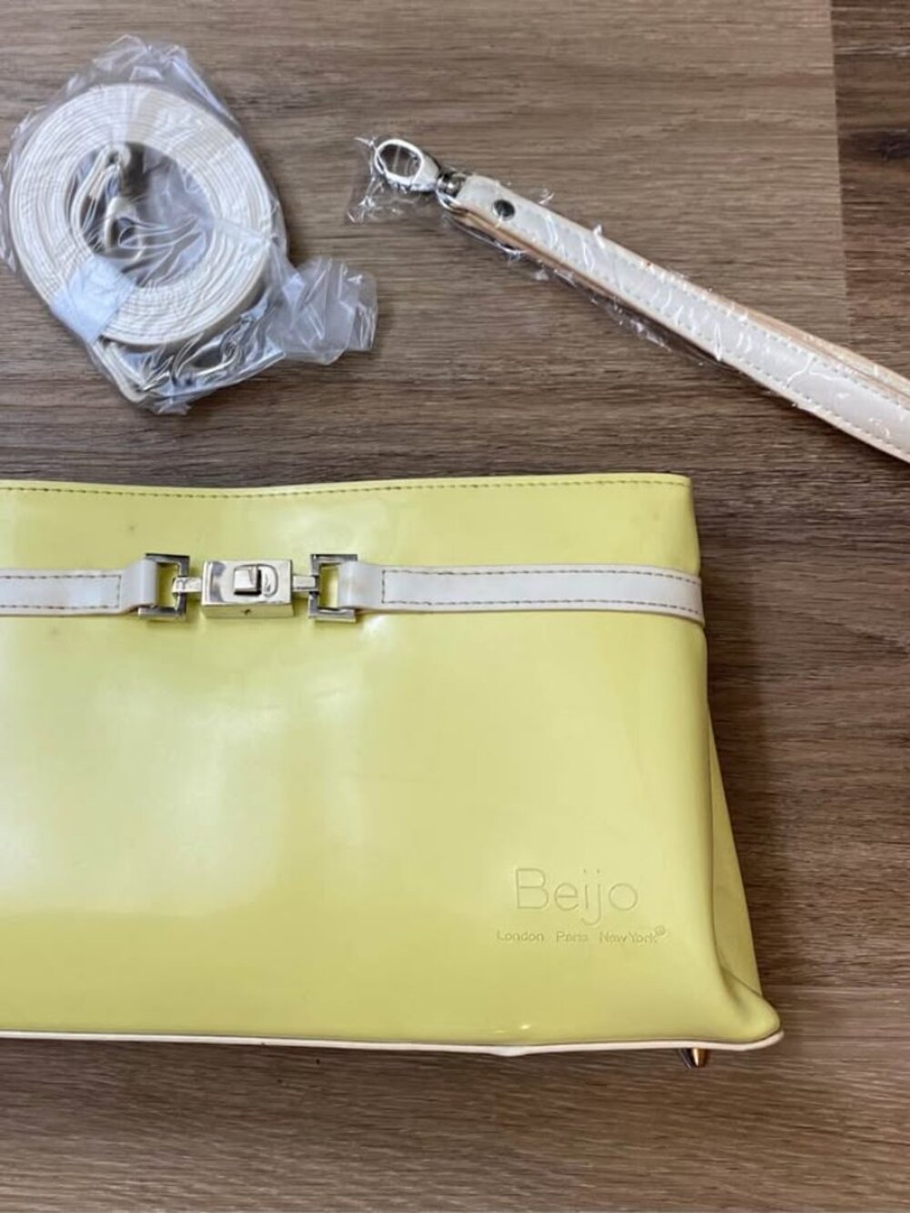 Beijo Mellow Yellow Patent-Style Handbag NWT – Crossbody & Wristlet Strap